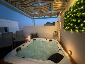 Amazing 4-bedroom Sliema Town House with Jacuzzi